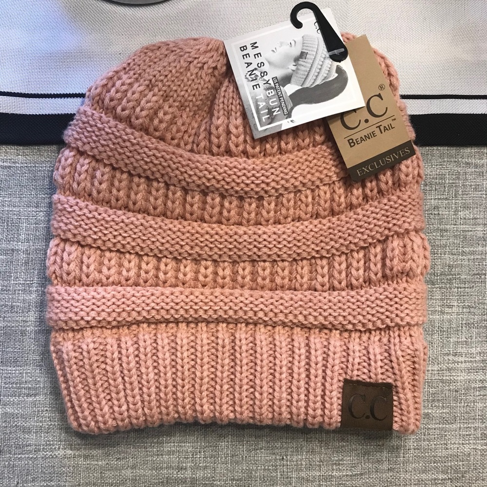 NWT MESSY BUN BEANIE TAIL